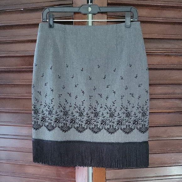 Vintage Express Gray Fringe Pencil Skirt Floral Feminine Whimsygoth Size 7/8 - Picture 1 of 7